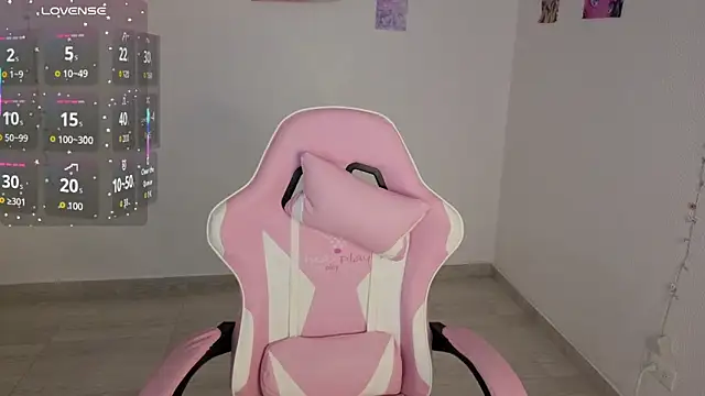 Snapshot of hime_ko chatting on 12/16/25, 11:04 hime ko online show from 12/16/25, 11:04