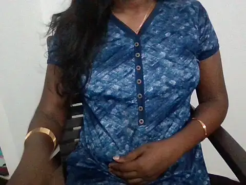 Snapshot of Tamilmallu-duskygirl03 chatting on 10/23/25, 04:39 Tamilmallu-duskygirl03 online show from 10/23/25, 04:39
