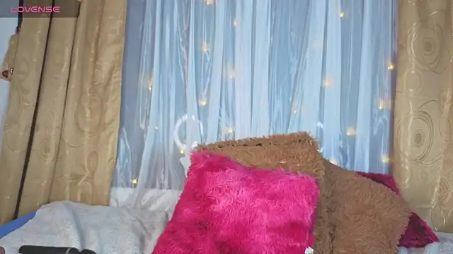 Victoria Jonhss online show from 11/16/25, 03:56