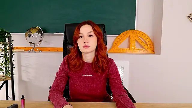 Snapshot of ClaireMathis chatting on 11/30/25, 02:54 ClaireMathis online show from 11/30/25, 02:54