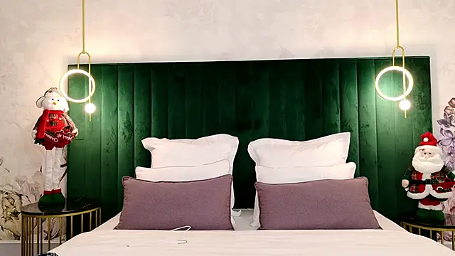 Snapshot of ClaireMathis chatting on 12/05/25, 02:47 ClaireMathis online show from 12/05/25, 02:47