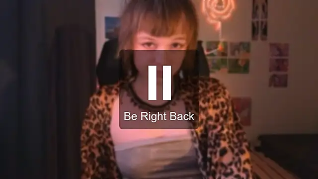 Snapshot of liquid0fluid0 chatting on 10/19/25, 12:17 liquid0fluid0 online show from 10/19/25, 12:17