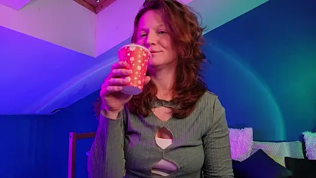 Snapshot of AuroraBorealis__ chatting on 12/18/25, 06:52 AuroraBorealis online show from 12/18/25, 06:52