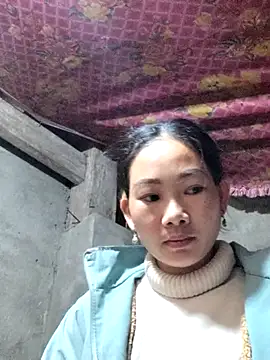 Snapshot of gio-thu chatting on 03/08/26, 04:27 gio-thu online show from 03/08/26, 04:27