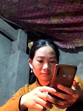 Snapshot of gio-thu chatting on 03/10/26, 10:09 gio-thu online show from 03/10/26, 10:09