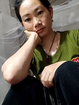 Snapshot of gio-thu chatting on 04/20/26, 11:13 gio-thu online show from 04/20/26, 11:13