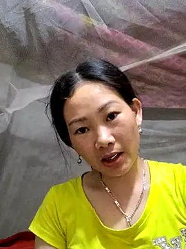 Snapshot of gio-thu chatting on 05/13/26, 01:52 gio-thu online show from 05/13/26, 01:52