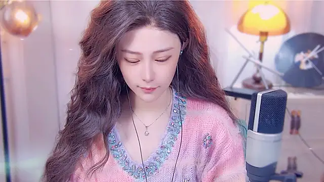 Snapshot of cherry-fa chatting on 10/14/25, 03:18 cherry-fa online show from 10/14/25, 03:18