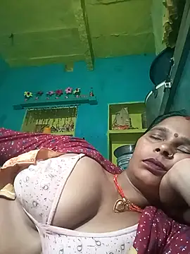 Snapshot of Rt_shreya chatting on 12/17/25, 06:58 Rt shreya online show from 12/17/25, 06:58