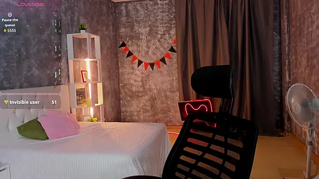 scent  of woman online show from 12/02/25, 01:55