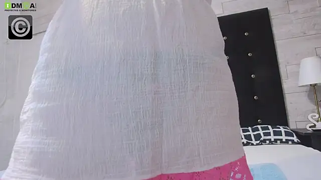 Snapshot of Ella_Lizzie chatting on 10/18/25, 04:08 Ella Lizzie online show from 10/18/25, 04:08