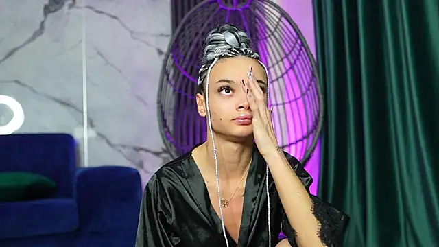 RachelRavee online show from 11/01/25, 05:20