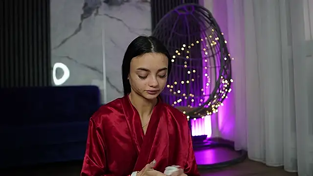 RachelRavee online show from 11/25/25, 05:07