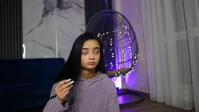 RachelRavee online show from 12/05/25, 05:16