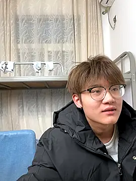 Snapshot of KK-cuteboy chatting on 12/16/25, 10:09 KK-cuteboy online show from 12/16/25, 10:09