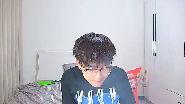 Snapshot of KK-cuteboy chatting on 06/04/26, 12:33 KK-cuteboy online show from 06/04/26, 12:33
