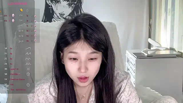 Snapshot of QiQi-779 chatting on 10/26/25, 12:33 QiQi-779 online show from 10/26/25, 12:33