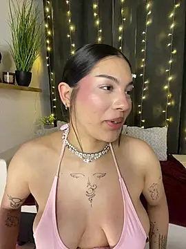 LoraShines online show from 07/09/26, 06:01