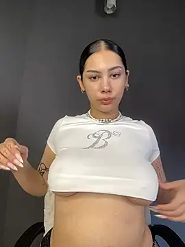 LoraShines online show from 07/13/26, 11:46