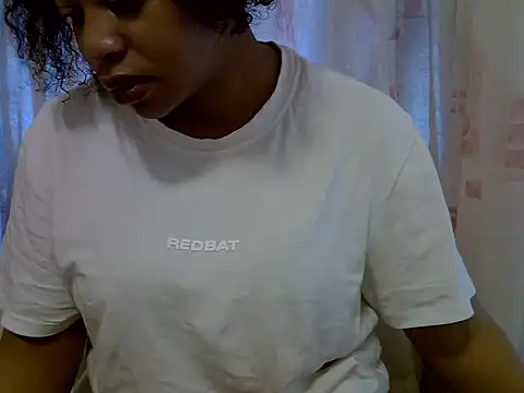 JuicyLipsXx1 online show from 10/12/25, 11:42