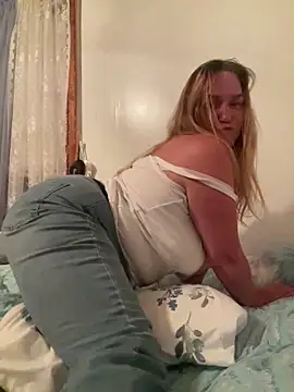 Snapshot of SugarMilkandHoney chatting on 10/09/25, 01:14 SugarMilkandHoney online show from 10/09/25, 01:14