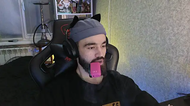 Nik Namee online show from 10/28/25, 08:22