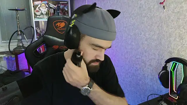 Nik Namee online show from 10/31/25, 01:50