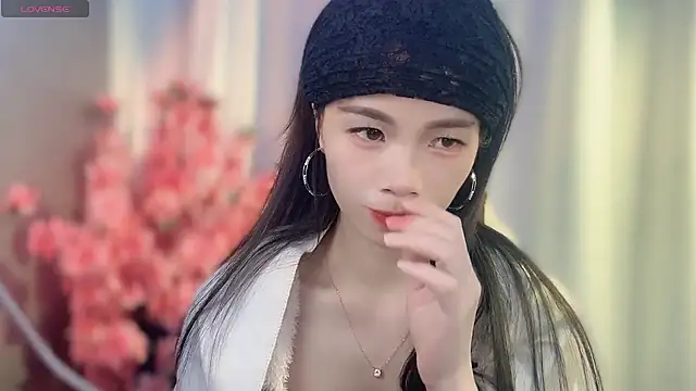 Snapshot of Lynnalltop-165-KeKe chatting on 11/13/25, 03:55 Lynnalltop-165-KeKe online show from 11/13/25, 03:55