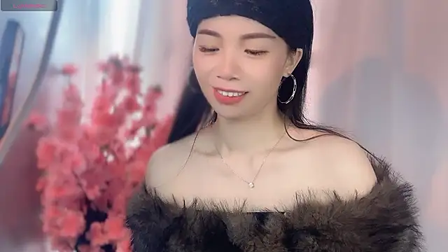 Snapshot of Lynnalltop-165-KeKe chatting on 11/14/25, 04:00 Lynnalltop-165-KeKe online show from 11/14/25, 04:00