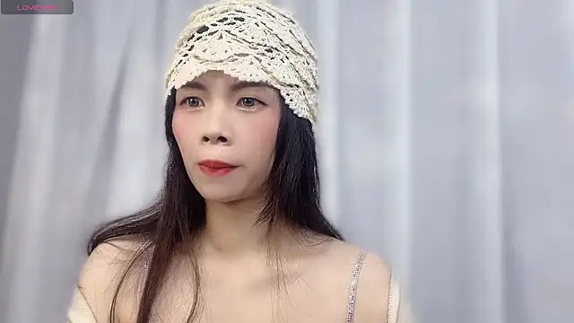 Snapshot of Lynnalltop-165-KeKe chatting on 12/15/25, 01:04 Lynnalltop-165-KeKe online show from 12/15/25, 01:04