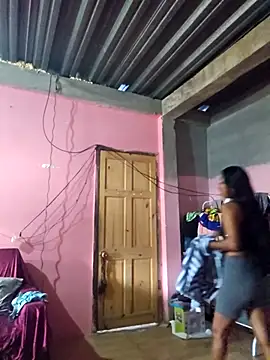 Snapshot of dreamerrrrr1 chatting on 12/16/25, 12:10 dreamerrrrr1 online show from 12/16/25, 12:10