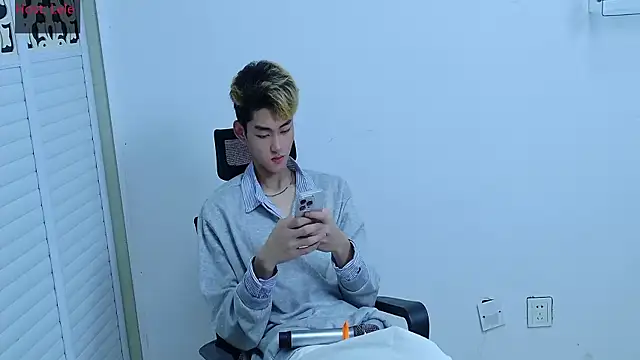 sexyboy-lele online show from 10/18/25, 11:11