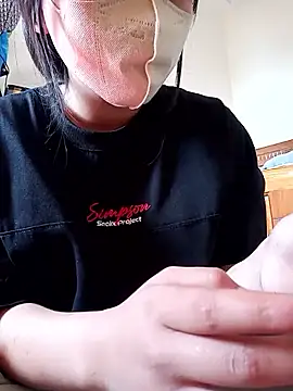 Snapshot of Zerin_nova chatting on 11/26/25, 04:24 Zerin nova online show from 11/26/25, 04:24