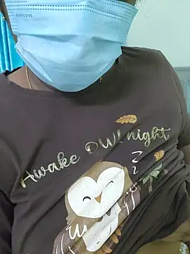 Snapshot of Mo_Nisha chatting on 10/11/25, 02:15 Mo Nisha online show from 10/11/25, 02:15