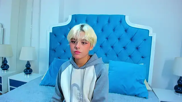 Snapshot of Lia_Vivumi chatting on 10/17/25, 11:24 Lia Vivumi online show from 10/17/25, 11:24