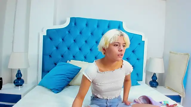 Snapshot of Lia_Vivumi chatting on 10/18/25, 12:28 Lia Vivumi online show from 10/18/25, 12:28