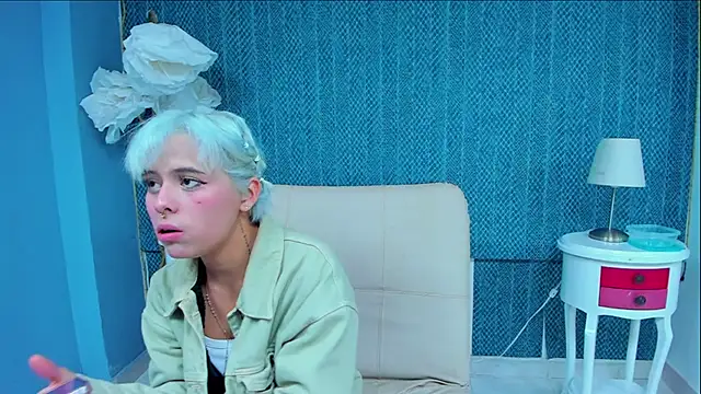 Snapshot of Lia_Vivumi chatting on 10/24/25, 11:39 Lia Vivumi online show from 10/24/25, 11:39