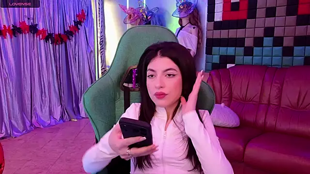 Snapshot of SinWolf_ chatting on 10/17/25, 05:43 SinWolf  online show from 10/17/25, 05:43