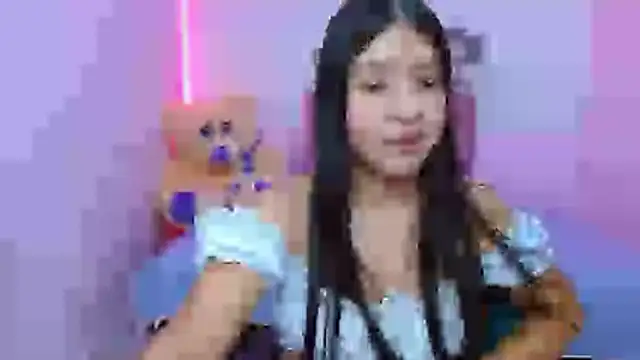 Snapshot of zara_cute chatting on 12/18/25, 12:33 zara cute online show from 12/18/25, 12:33