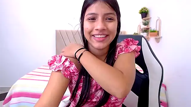 Snapshot of zara_cute chatting on 05/14/26, 12:12 zara cute online show from 05/14/26, 12:12