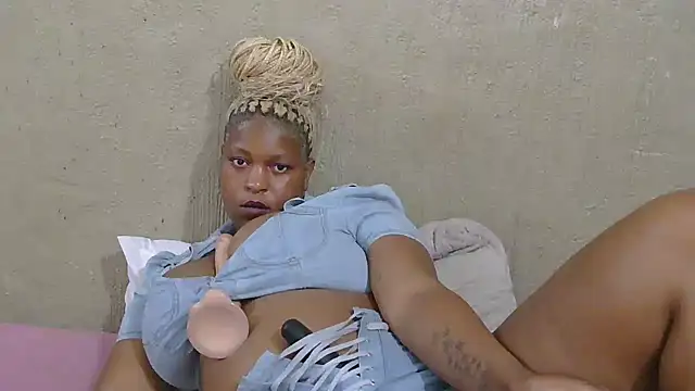 Snapshot of ZuriVixen chatting on 10/17/25, 07:49 ZuriVixen online show from 10/17/25, 07:49