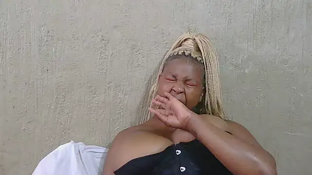 Snapshot of ZuriVixen chatting on 10/18/25, 09:32 ZuriVixen online show from 10/18/25, 09:32