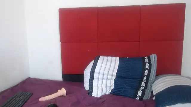 Snapshot of ZuriVixen chatting on 11/21/25, 08:02 ZuriVixen online show from 11/21/25, 08:02