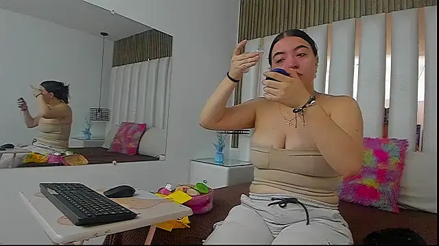 AmbarGills online show from 11/12/25, 01:00