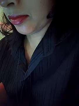 Snapshot of Royal_Shona chatting on 10/23/25, 06:17 Royal Shona online show from 10/23/25, 06:17