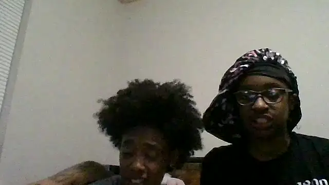 Snapshot of dezzidavill chatting on 03/20/26, 01:21 dezzidavill online show from 03/20/26, 01:21