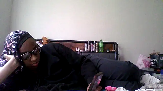 Snapshot of dezzidavill chatting on 03/24/26, 02:00 dezzidavill online show from 03/24/26, 02:00