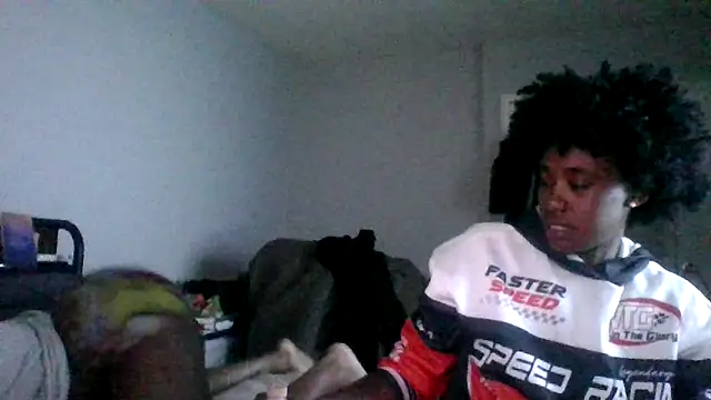 Snapshot of dezzidavill chatting on 05/23/26, 11:53 dezzidavill online show from 05/23/26, 11:53