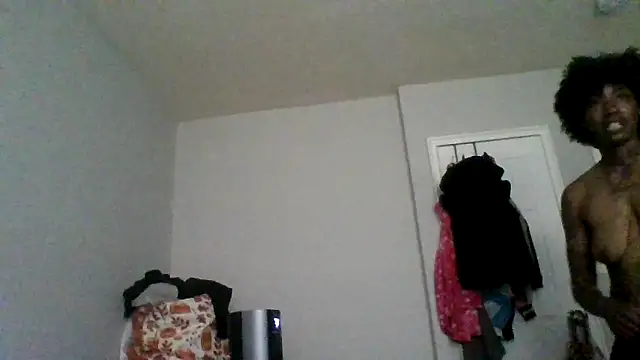 Snapshot of dezzidavill chatting on 06/05/26, 12:22 dezzidavill online show from 06/05/26, 12:22