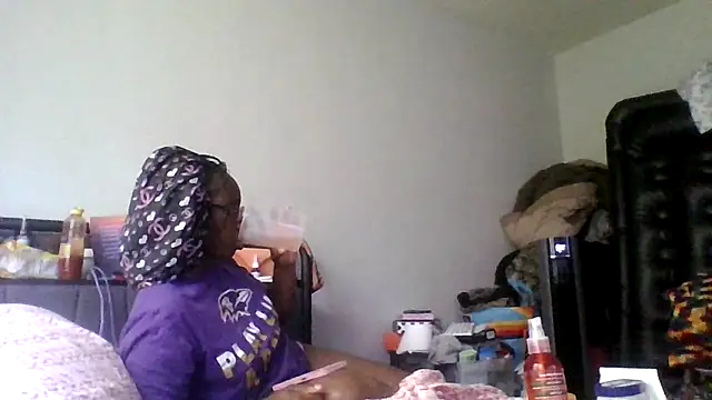 Snapshot of dezzidavill chatting on 06/06/26, 05:17 dezzidavill online show from 06/06/26, 05:17